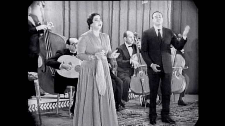 بعد 47 عاما على وفاتها.. أم كلثوم تغني بالسعودية (فيديو)