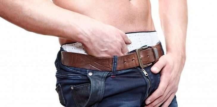 مسؤول تربوي يشهر عضوه التناسلي في إجتماع نقابي