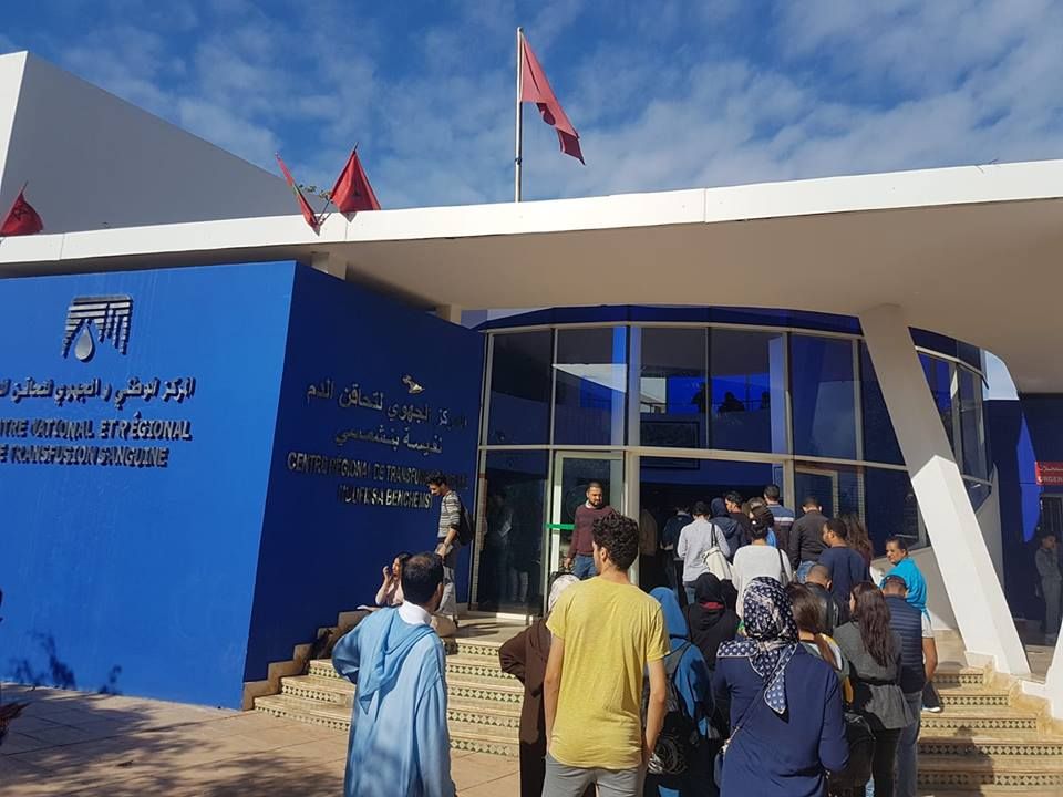 آلاف المغاربة يلبون النداء ويتوافدون أفواجا للتبرع بالدم لضحايا فاجعة بوقنادل (صور)