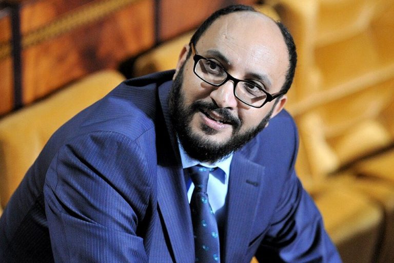 الملك يسلم الاتحادي حسن طارق وسفراء آخرين أوراق اعتمادهم
