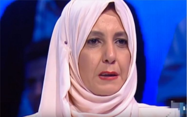 بالفيديو ..زوج يجبر زوجته على ممارسة الجنس الثلاثي رفقة صديقه