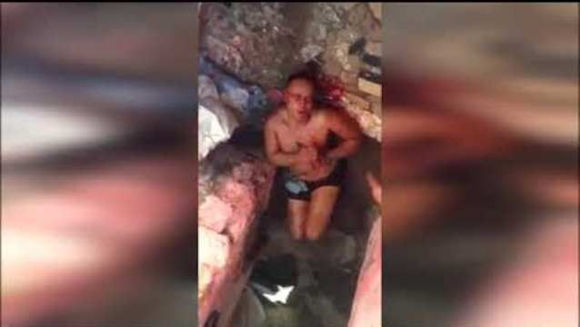 فظيع..تعذيب شخص في تصفية حسابات بين تجار المخدرات (فيديو)