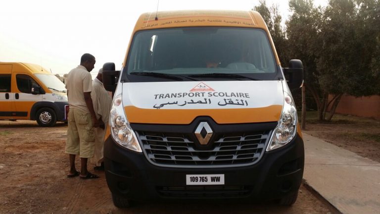 إنزال طفل في الخلاء من سيارة النقل المدرسي بسبب 70 درهم