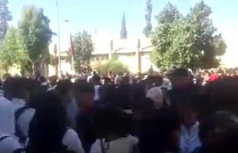 خنيفرة على صفيح ساخن بسبب احتجاجات التلاميذ على الساعة الإضافية (فيديو)