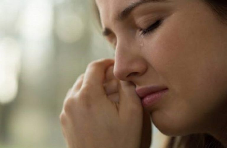 فيديو .. تعرف على فوائد البكاء
