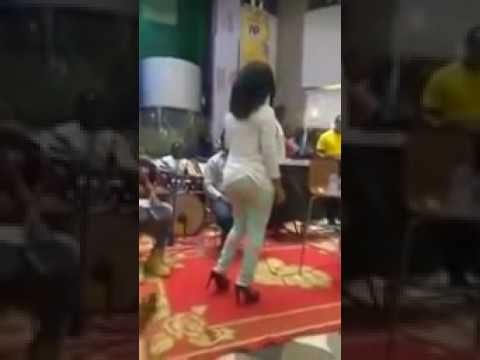 محاكمة الفنانة السودانية منى مجدي بسبب ارتدائها ملابس شفافة (فيديو)
