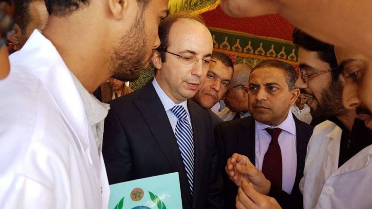 ممرضو كلميم يحاصرون الدكالي (صور وفيديو)