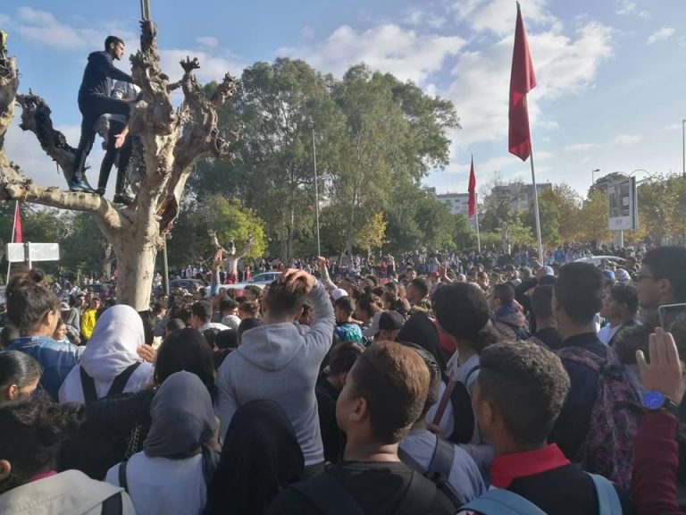 فيديو .. تلاميذ تطوان “الشعب يريد إسقاط الساعة”