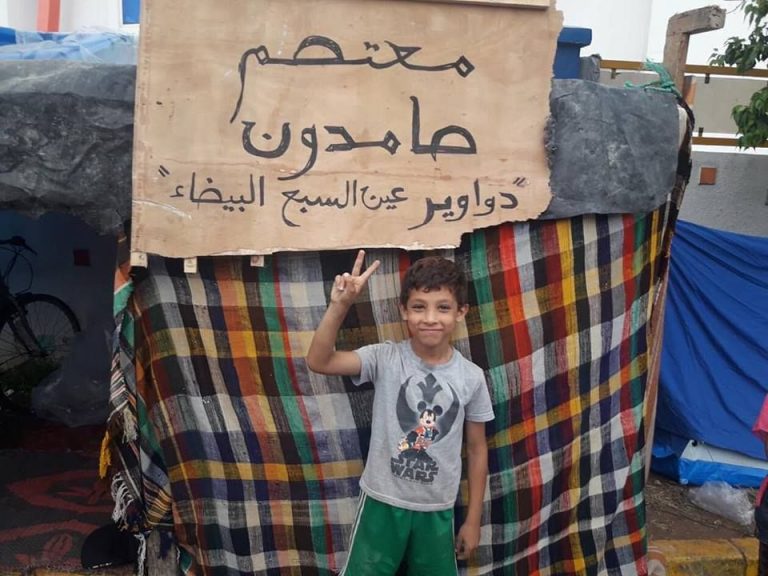 أطفال كريانات كازا يطالبون بالإفراج عن “معتقل الحق في السكن”