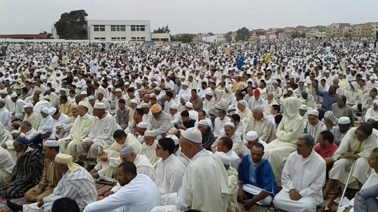 سابقة ..ناشط أمازيغي يطالب بفرض ضريبة على الصلاة