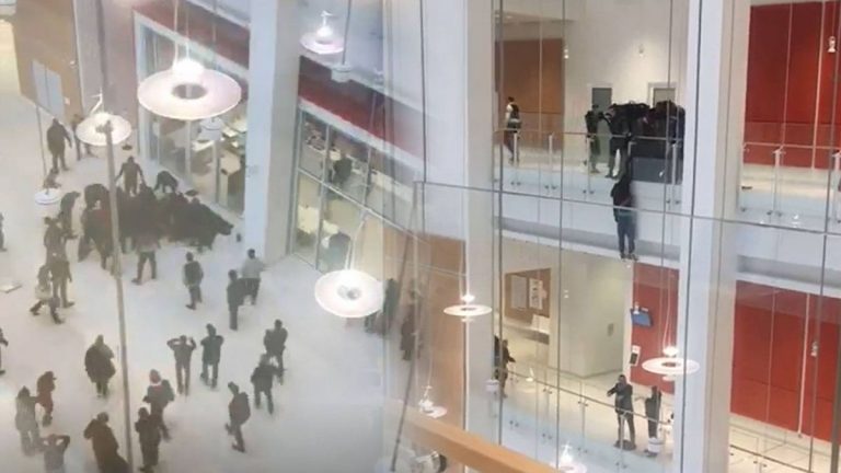 مؤثر..انتحار مهاجر بفرنسا بعد سحب أوراق إقامته (فيديو)