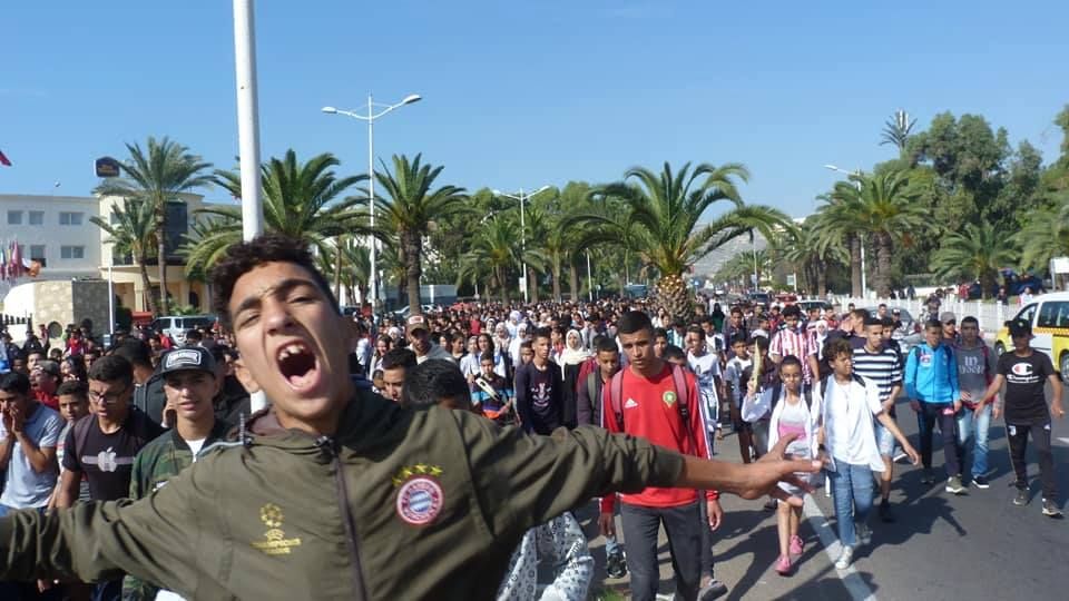 قصف العثماني بشعارات قوية في “انتفاضة” الساعة الإضافية