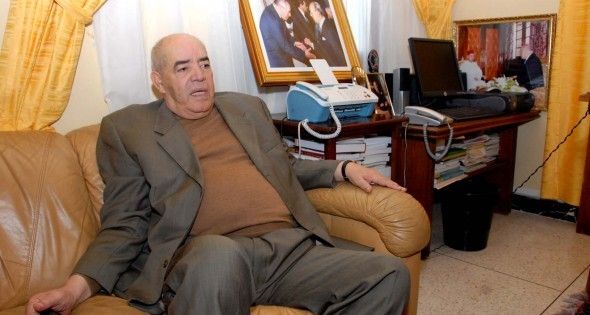 زعيم حزبي يؤدي ديونه الخاصة من أموال الدولة