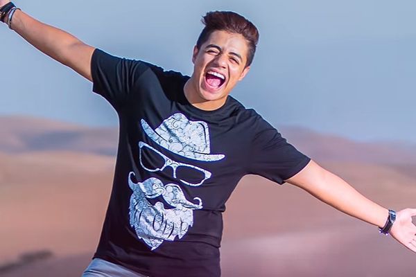 إيهاب أمير يتصدر “الطوندونس” وفنانات يهنئنه على جديده الفني (صور)