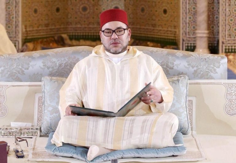 الملك يترأس حفلا دينيا في ذكرى وفاة الحسن الثاني