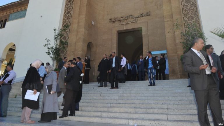 صورة حكم بالطلاق بسبب الفايسبوك تثير سخرية رواد مواقع التواصل (صورة)