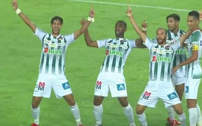 الرجاء يتوج ب”الكاف” ويتجاوز عقبة “فيتا كلوب”