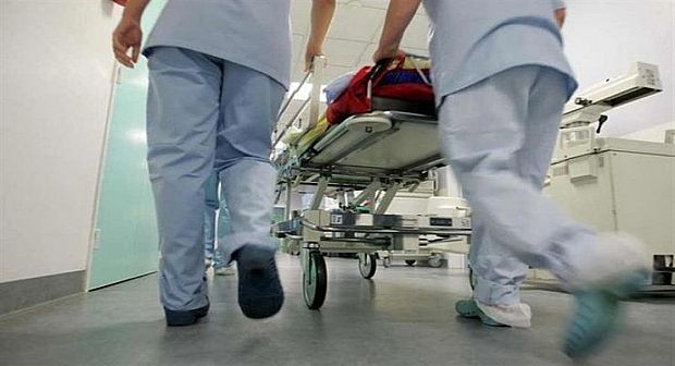 فيديو خطير ..لعراك  عنيف بين ممرض وطبيب ببني ملال يهز الفيسبوك (فيديو)