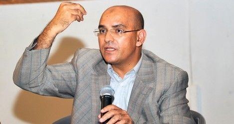 أوريد: يستحسن أن يلتحق السفير المغربي بدمشق
