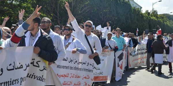 الممرضون يصعدون للمطالبة ببراءة زميلتيهما