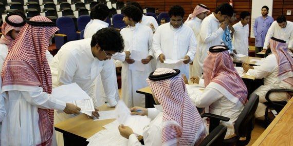 خمس وظائف للسعوديين فقط