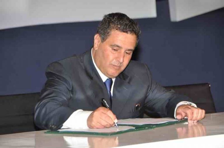 نقابة تطالب أخنوش بالتحقيق في “فضيحة سرقة” أوراق الامتحانات