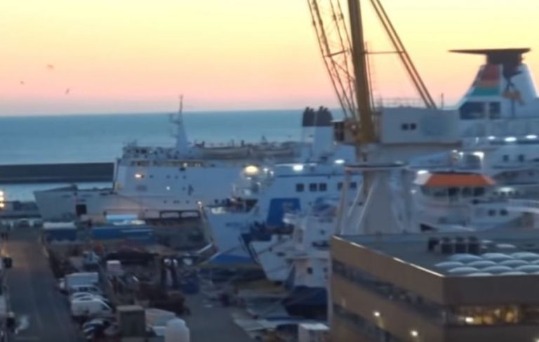 إيطاليا تحجز سفينة مغربية بسبب أجور البحارة