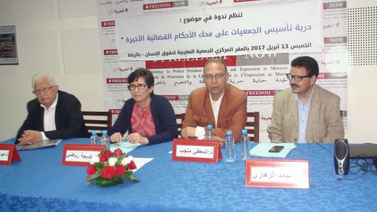 اشتباك بالأيدي والكراسي في ندوة لمنجب والرياضي