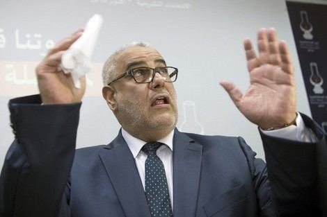 بنكيران يقصف المتعاقدين والموظفين