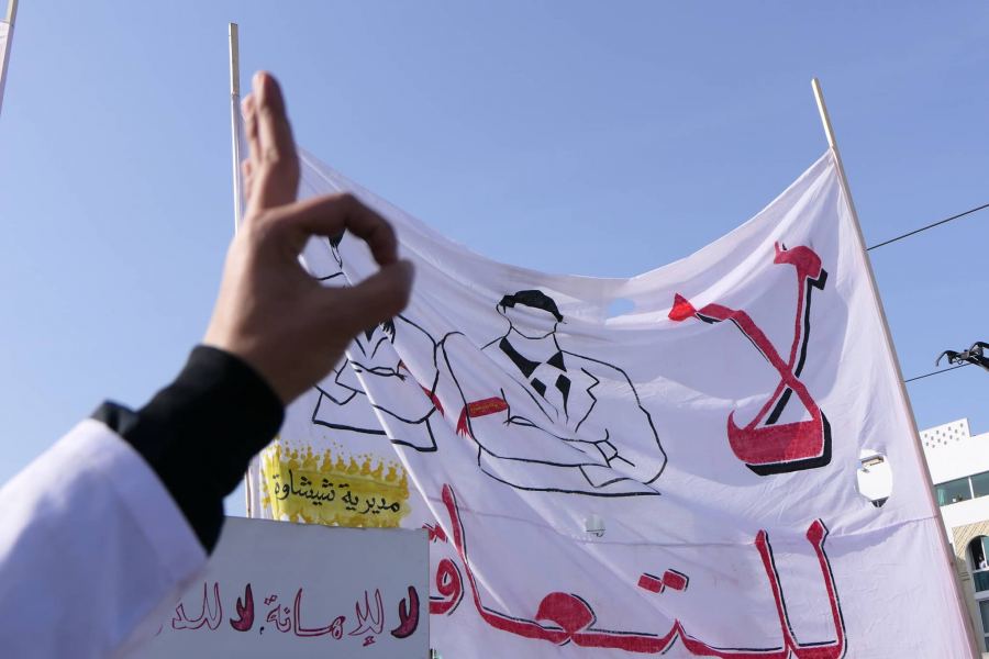 المتعاقدون لنقابة “البيجيدي”: تقتلو الميت وتمشيو في جنازته
