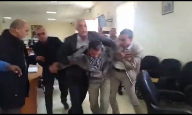 محاولة مواطن إحراق نفسه وأبنائه تُفجر دورة بلدية تيزنيت (فيديو)