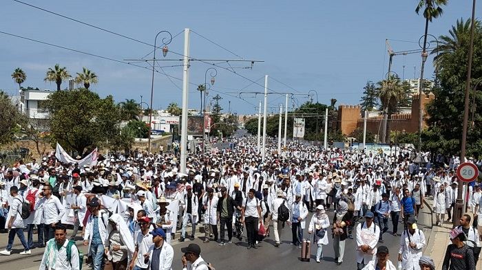 نقابة تحذر من سنة بيضاء