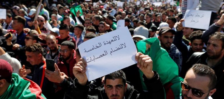 انطلاق مظاهرات “جمعة الرحيل” في الجزائر