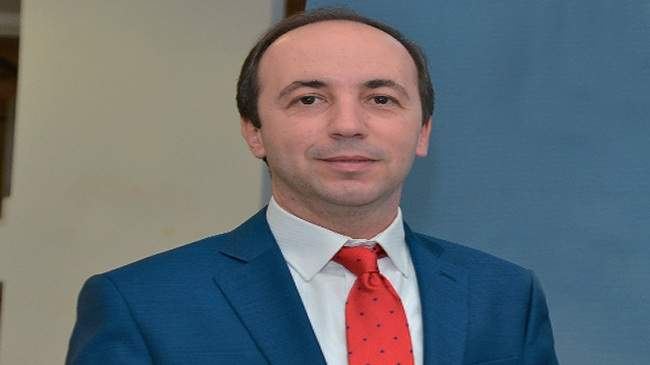 دفاع مصور المستوصف الذي دشنه الملك يطالب باستدعاء وزير الصحة والمندوب الجهوي