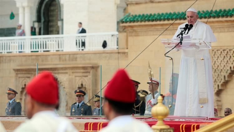 البابا يدعو من قلب الرباط إلى السماح لكل فرد بالعيش بحسب قناعاته الدينية