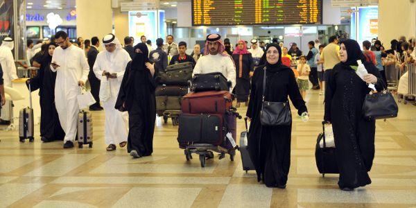 سبب منع سفر فتيات عربيات لدول عربية.. أمني؟ أم مجتمعي؟