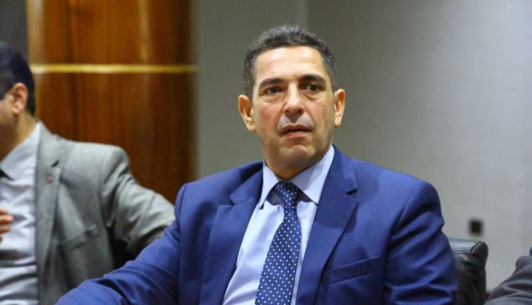 أمزازي يتهم “المتعاقدين” بإقحام عائلات التلاميذ في إحتجاجاتهم