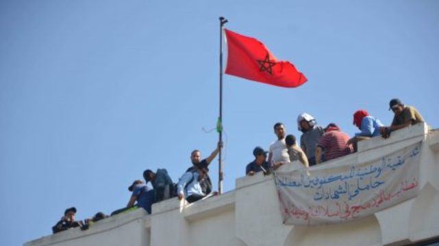 عاجل..المكفوفون يقتحمون ملحقة لوزارة الحقاوي ويستعدون لإنتحار جماعي