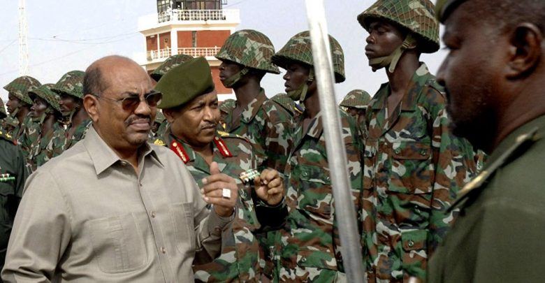 عاجل.. الجيش السوداني يطيح بالبشير ويعتقل مساعديه