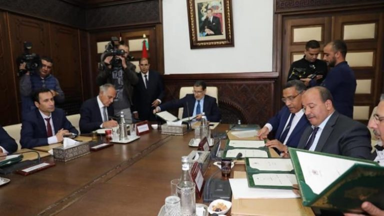 بعد توقيع الإتفاق الإجتماعي…مطالب بالزيادة في الأجور  بما يتلاءم مع غلاء المعيشة