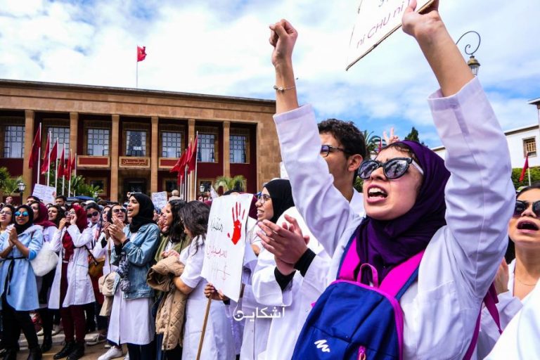 طلبة الطب يضعون شروطا للعودة إلى الأقسام
