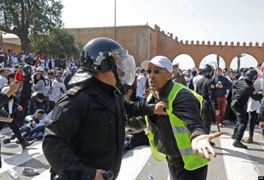 “المتعاقدون” يضعون شروطا جديدة للاستمرار في الحوار مع وزارة أمزازي