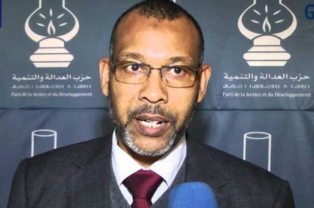 جمهور تطوان يطرد قياديا بالبيجيدي (فيديو)