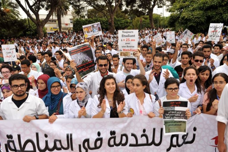 جموعات طلبة الطب تتجه إلى الإعلان عن سنة بيضاء (فيديو)