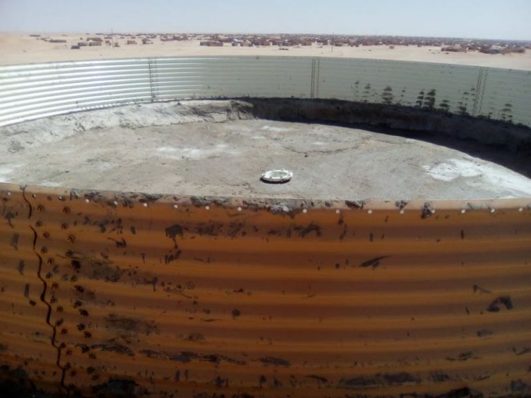 موجة عطش تضرب تندوف والسكان يشتكون بيع صهاريج المياه (صور)