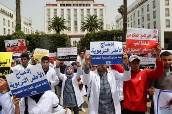 قياديو النقابات يعتصمون ردا على “معاقبة” أمزازي للأساتذة الذين رفضوا تعويض “المتعاقدين”