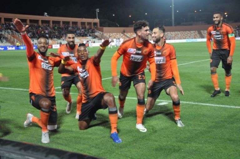 نهضة بركان يقتنص فوزا ثمينا من الزمالك ويقترب من اللقب القاري