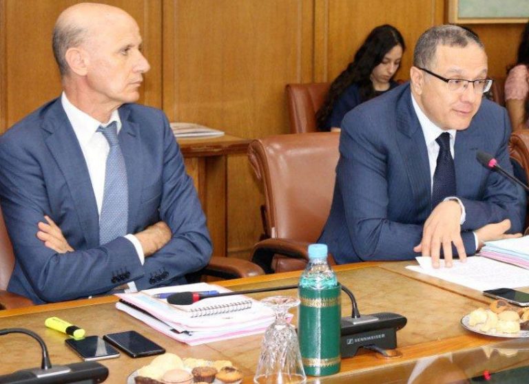 مسؤول وزاري يشعل حربا بين نقابة والمصحات الخاصة