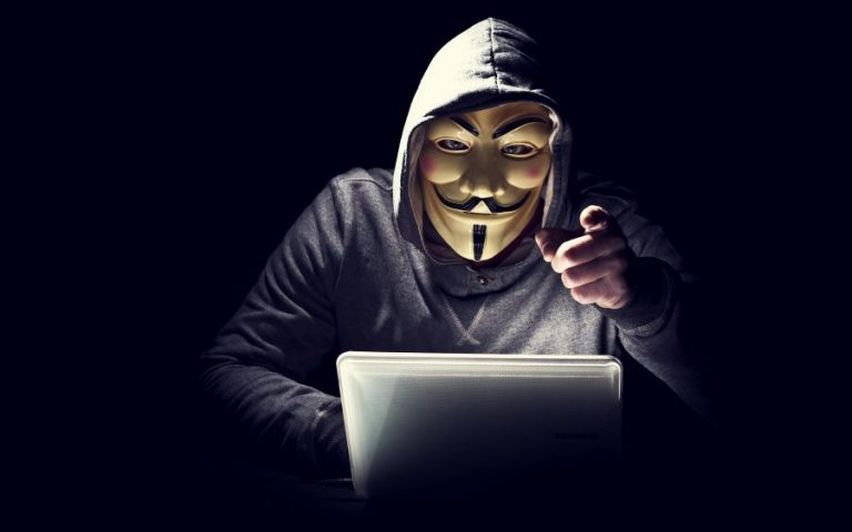 قاصر يستنفر المصالح المركزية بعد اختراقه مواقع إلكترونية