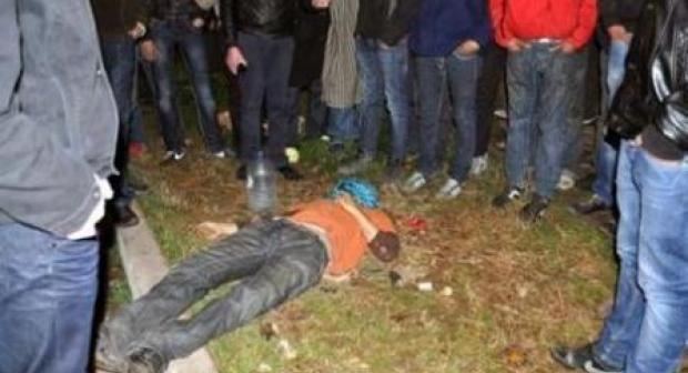 صادم.. ثلاثة جانحين يذبحون مشتبها فيه بسرقة هاتف